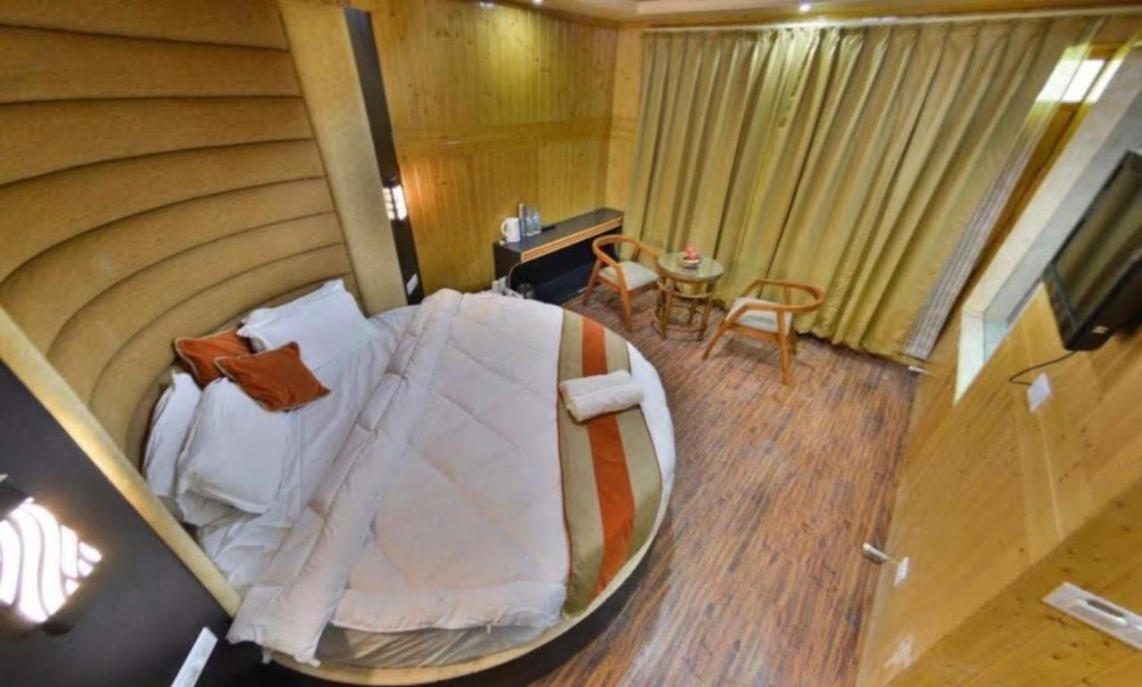 Hotel Sheen Srīnagar Extérieur photo